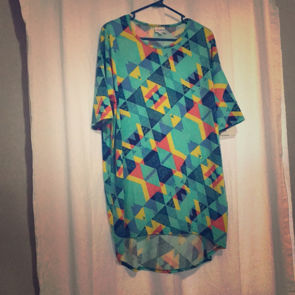 Am selling a LuLaRoe shirt